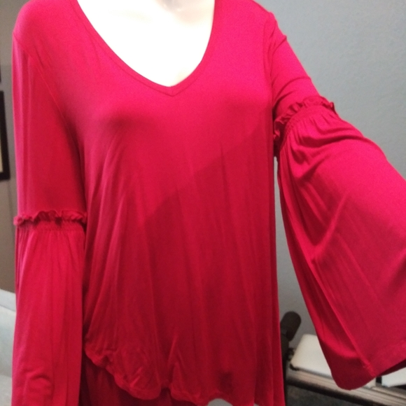 Red top - Picture 3 of 6